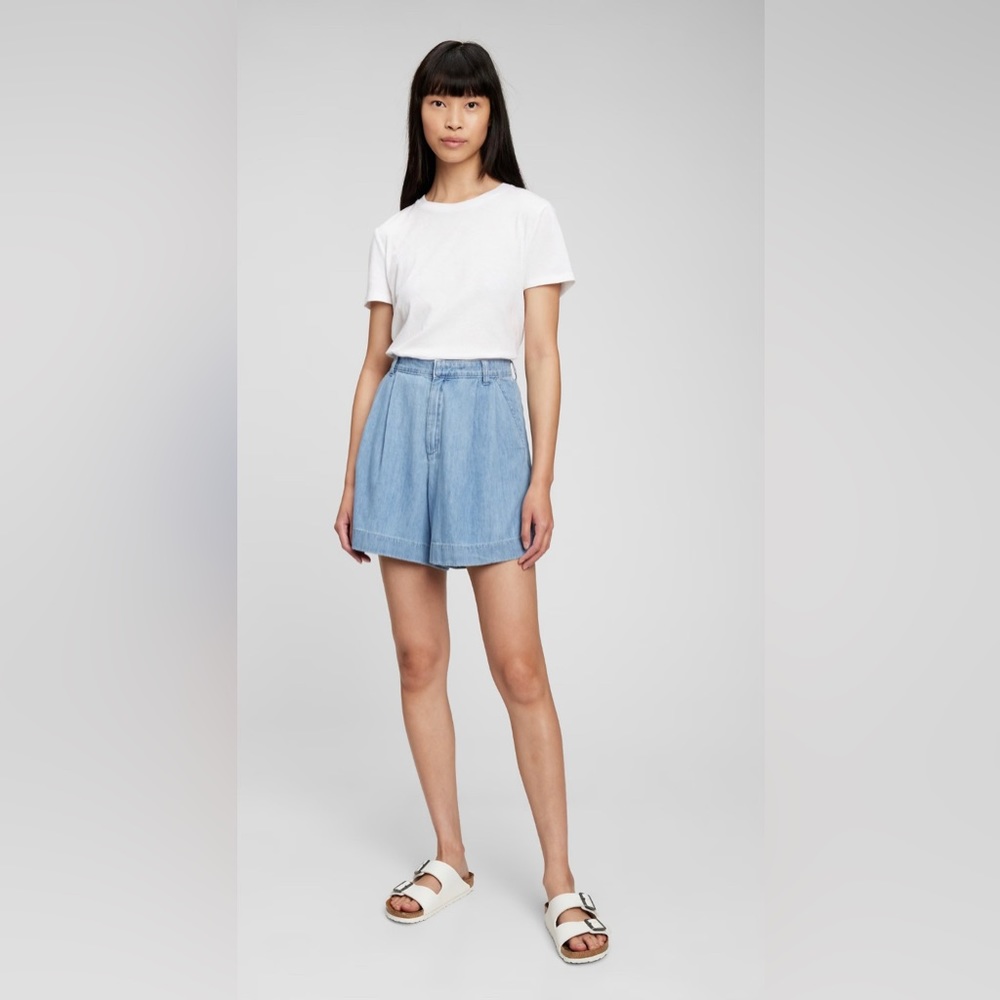 GAP pleated chambray shorts